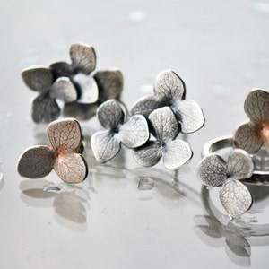 hortensia oorbellen in zilver, handgemaakte oorbellen, oorstekers, bloemen afbeelding 5