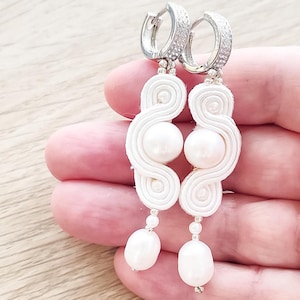 Soutache-oorbellen met witte parel: zilveren ringen, bruidssieraden