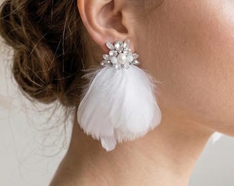 Bridal earrings with feathers and crystals
