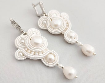 Boucles d'oreilles soutache, boucles d'oreilles de mariage en perles, boucles d'oreilles en perles d'eau douce, boucles d'oreilles de mariée en perles, boucles d'oreilles en perles blanches, mariage bohème