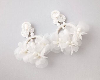 flower wedding earrings, silk flower earrings, flower bridal earrings, boho bridal earrings, white bridal earrings, floral bridal earrings