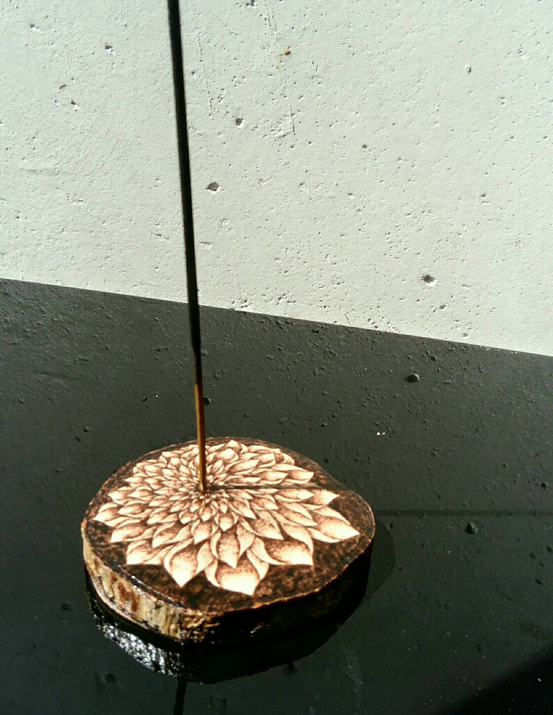 Flower incense holder Pyrography incense holder Dahlia incense holder Wooden incense holder House warming gift