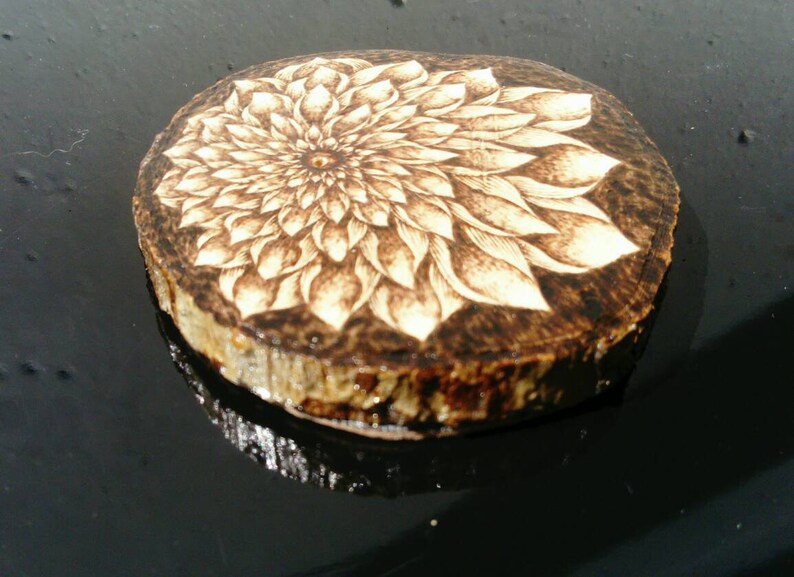 Flower incense holder Pyrography incense holder Dahlia incense holder Wooden incense holder House warming gift