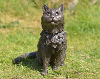 Bronzen hars langharige kat standbeeld | Levensgrote buitenkatkunst | Levensgroot figuur van een langharige kat, door Tanya Russell MRBS