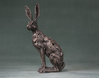 Zittend haas dierstandbeeld | Kleine bronzen harssculptuur | Wildlife Haas Gift, door Tanya Russell MRBS