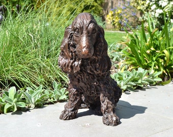 GEMAAKT WANNEER BESTELD Zittende Cocker Spaniel Hond Standbeeld | Grote gieterij bronzen sculptuur | Buitentuin levensgrote hond Art