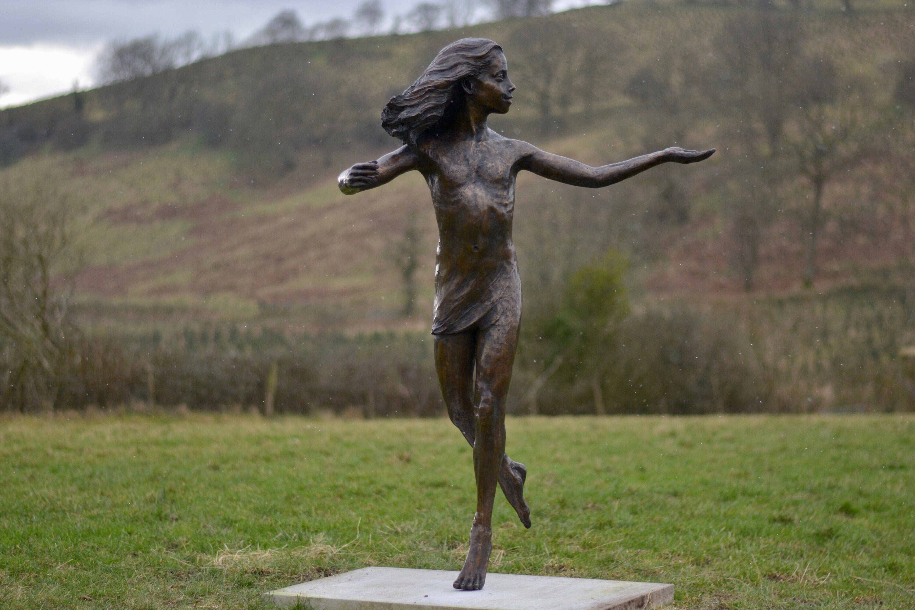Statue Fille Danseuse Métal Fer 28 Cm - Décoration Jardin, Terrasse, Intérieur - Résiste Aux Intempéries