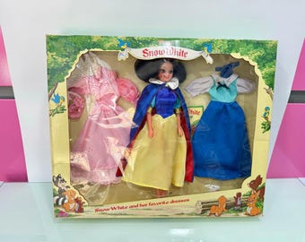 Vintage Disney Snow White And Her Favorite Dresses Doll, New in box