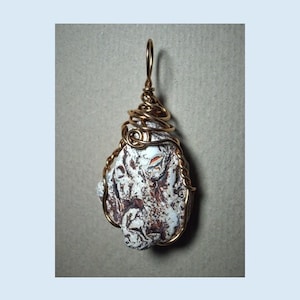 Eterisk oljediffusor, lavahänge, zeolitkvarts, bronstrådlindade stensmycken, hantverksstenhalsband, vit rödbrun sten