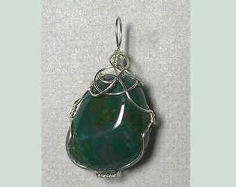 Ciondolo in pietra di diaspro sanguigno - Gioielli con pietre preziose avvolte in filo d'argento sterling - Collana unica fatta a mano con pietre verdi, rosse e gialle