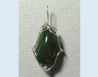 Ciondolo con perla di eliotropio, gioiello con pietra avvolto in filo d'argento sterling, collana fatta a mano con grande gemma rossa, verde e oro.