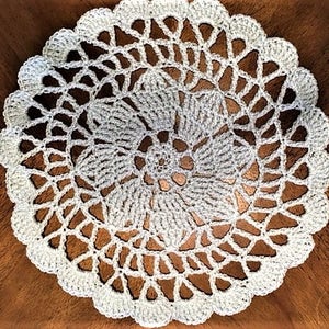 11 inch Crochet Doily, Beautiful Lace Doily, Vintage Style Doily, Tablecloth, Table Décor