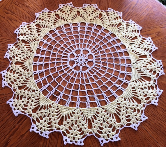 Vintage Yellow /& Cream Crochet Lace Doily Placemat