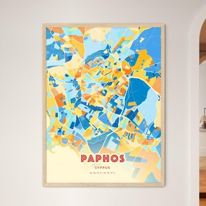 Impression de la carte bleue et orange de Paphos, impression d'art Paphos, affiche de la ville aux tons de plage de Chypre, également en téléchargement numérique