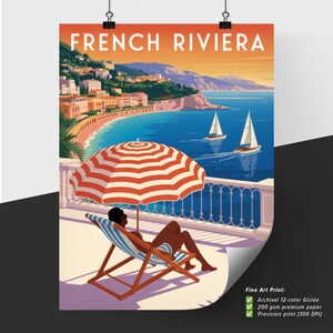 Entspannen in Luxus: Ruhige Glückseligkeit am Strand an der Französischen Riviera bei Sonnenuntergang.