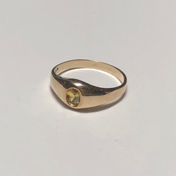 Nice, Vintage, 10K Yellow Gold Gypsy Style Ring with Yellow Glass/Paste November Citrine Birthstone - Size US 4.25