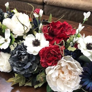 Guirnalda floral patriótica, peonías rojas, blancas y azules, hortensias y eucalipto, de 90 cm o 120 cm.