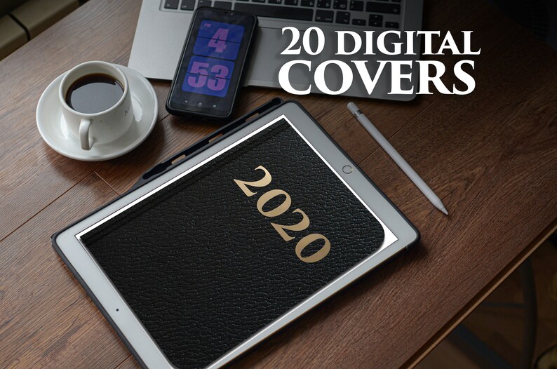 Puede incluir: Una tableta blanca con una cubierta de cuero negro que muestra el a&ntilde;o 2020 en letras doradas. La tableta est&aacute; sobre una superficie de madera con un ordenador port&aacute;til, un tel&eacute;fono m&oacute;vil y una taza de caf&eacute;.
