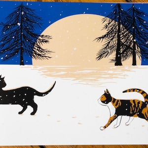 Tarjeta navideña con gatos calicó y negros