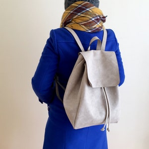 Kunstleder Beige Rucksack - Vegan Rucksack - wasserdicht - Vegan Leder - rustikale Leder - Distressed Leder - Boho Tasche - Geschenk-Ideen