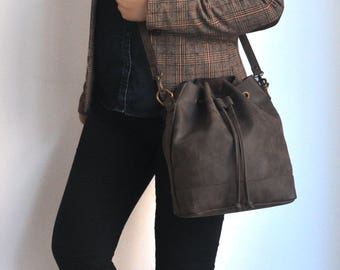 Faux Leather Bucket Bag - Dark Brown Vegan Handbag - Brown Shoulder Bag - Crossbody Bag - Detachable Strap - Hobo Bag - Water Resistant