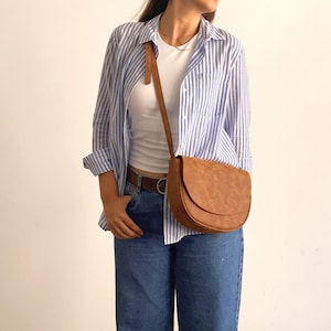 Braune Satteltasche - Crossbody Tasche - Schultertasche - Mini Messenger Tasche - Verstellbarer Riemen - Kunstleder - Veganes Leder - Vegane Umhängetasche
