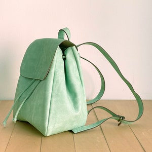 Mint grün Rucksack Vegan Rucksack wasserdicht Vegan Leder rustikale Leder Distressed Leder Sommertasche Aqua Bild 2