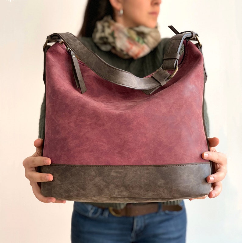 Vegan Leder Hobo Tasche Burgund und dunkelbraun zwei Ton Handtasche Vegan Geldbörse wasserdicht Vegan Umhängetasche rustikale Leder Bild 1