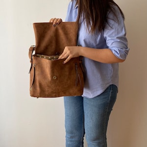 Vegan Hobo Bag in Brown Hobo Shoulder Bag Slouchy Bag Women Purse Zippered pockets Flap Bag Everyday zdjęcie 3