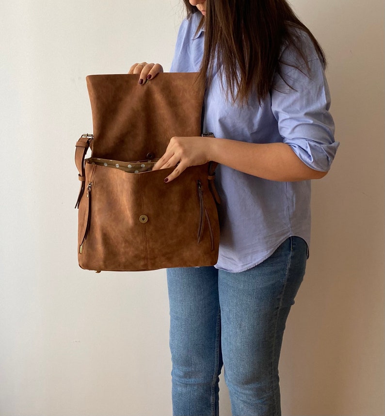 Vegan Hobo Bag in Brown Hobo Shoulder Bag Slouchy Bag Women Purse Zippered pockets Flap Bag Everyday zdjęcie 3