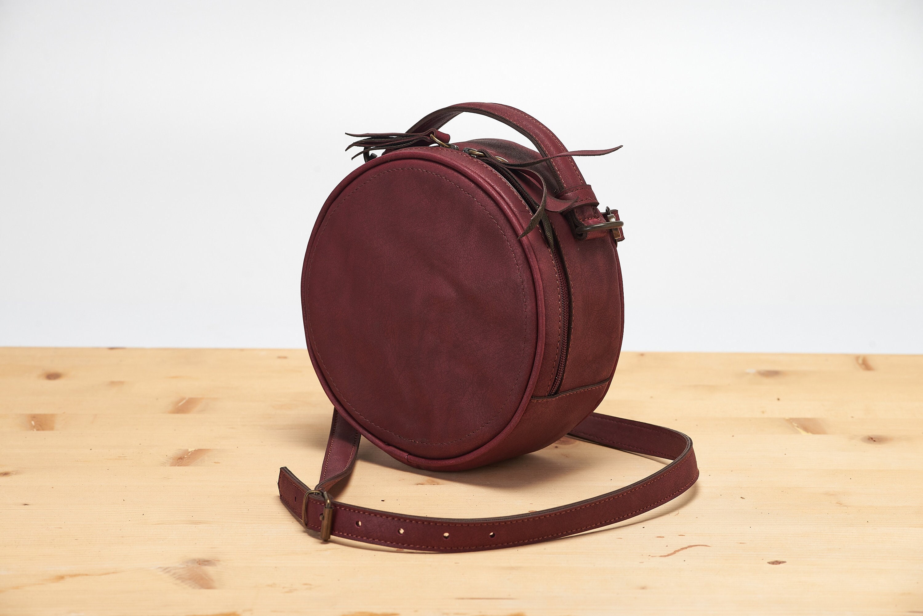 Circle handbag crossbody hotsell