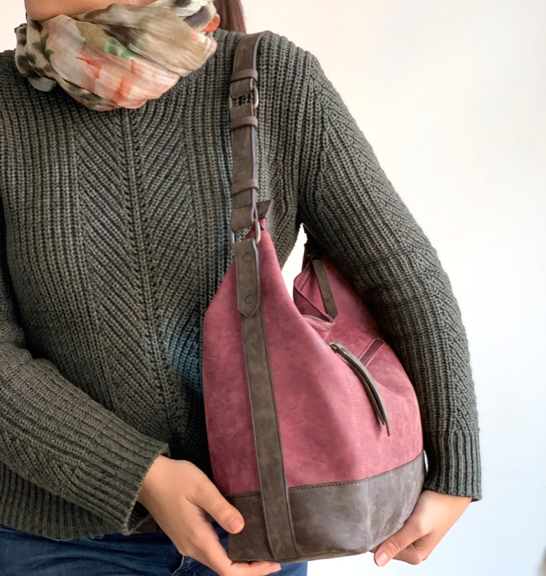 Vegan Leder Hobo Tasche Burgund und dunkelbraun zwei Ton Handtasche Vegan Geldbörse wasserdicht Vegan Umhängetasche rustikale Leder Bild 7