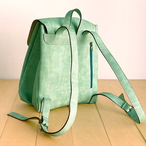 Mint grün Rucksack Vegan Rucksack wasserdicht Vegan Leder rustikale Leder Distressed Leder Sommertasche Aqua Bild 5