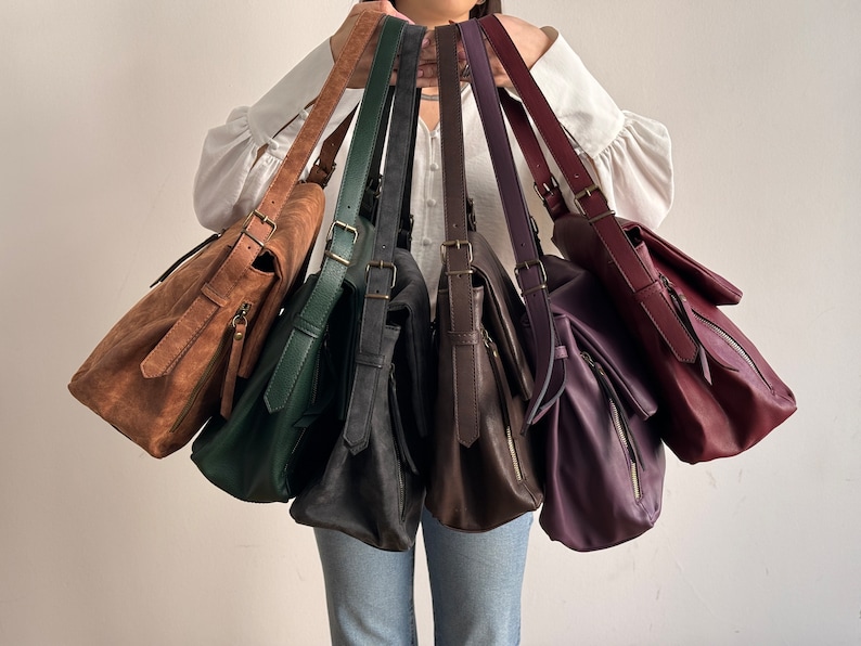 Vegan Hobo Bag in Brown Hobo Shoulder Bag Slouchy Bag Women Purse Zippered pockets Flap Bag Everyday zdjęcie 10