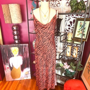 Vestido lencero con estampado de tigre: Anthropologie Talla L imagen 1