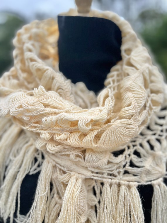 VINTAGE CROCHET SHAWL/cream shawl silver thread/f… - image 4