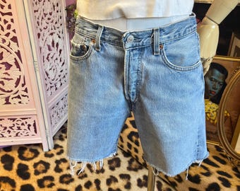 Levis 501 Jeanshorts med slitningar