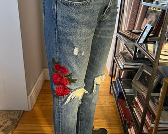 VINTAGE RICAMATO 501, jeans vintage, signore 501, jeans strappati da donna, jeans ricamati rosa, jeans strappati, jeans strappati, levis, fab208nyc