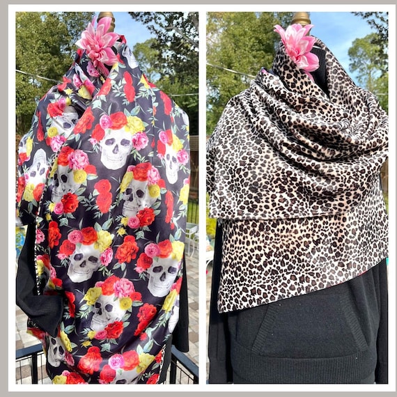 Scarf with cheap skulls