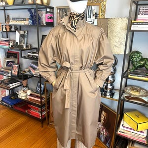 Vintage 70s Khaki Trench Coat: Batwing Sleeve, Detachable Faux Fur Lining