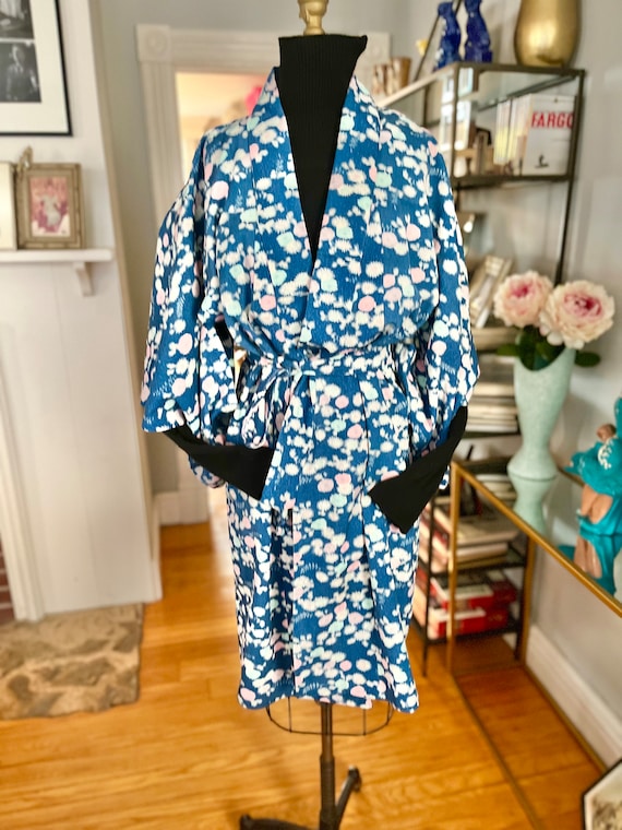 VINTAGE JAPANESE KIMONO/blue floral kimono/traditi