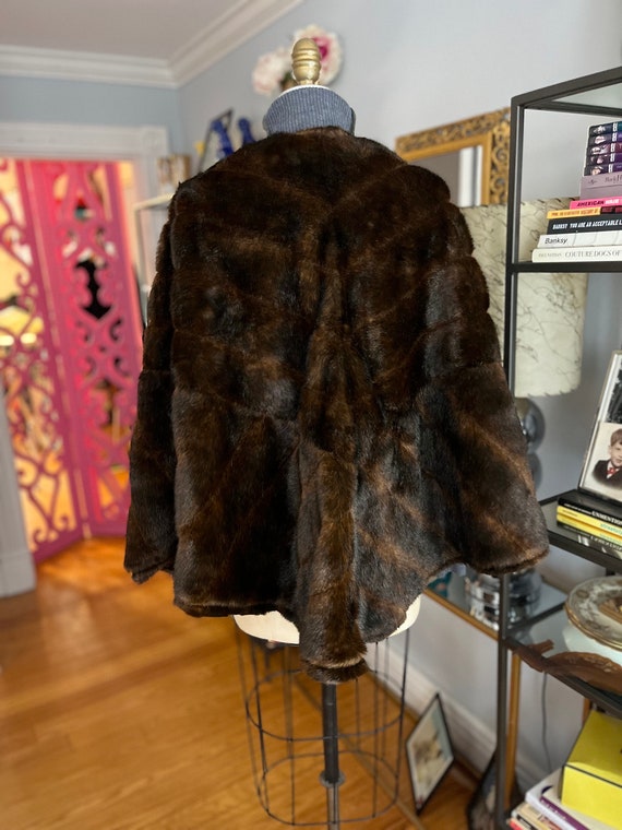 FAKE FUR CAPE/vintage Dennis Basso fake fur cape/… - image 8