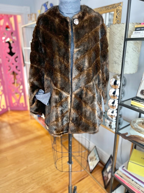 FAKE FUR CAPE/vintage Dennis Basso fake fur cape/… - image 10