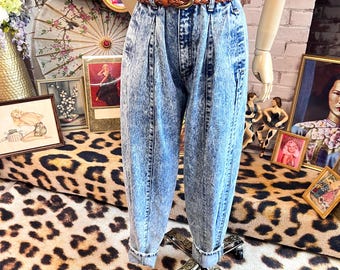 Jaren 80-jeans met hoge taille en acid wash