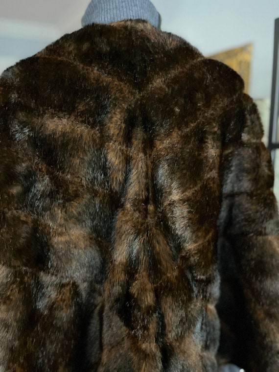 FAKE FUR CAPE/vintage Dennis Basso fake fur cape/… - image 7