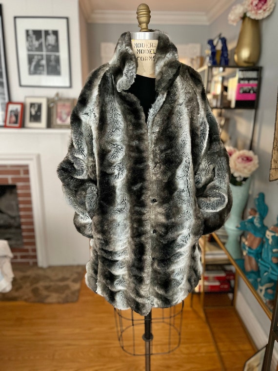 BETSEY JOHNSON COAT/fake fure jacket/fake fur coat