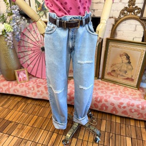 Levi's holgado, desgastado, roto y con parches, talla W36''