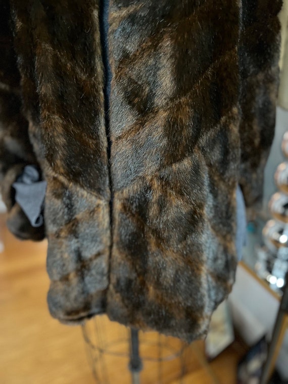 FAKE FUR CAPE/vintage Dennis Basso fake fur cape/… - image 3