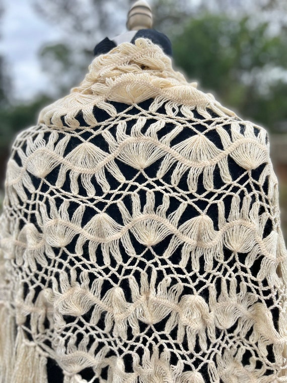 VINTAGE CROCHET SHAWL/cream shawl silver thread/f… - image 3