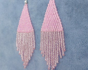 Perlen Ohrringe Farbverlauf Seedbead Ohrringe Chandelier Boho Ohrringe Perlenarbeiten rosa Ohrringe Fransen Boho Hochzeit Ohrringe inspiriert von Barbie